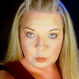 Meet your Posher, Angie